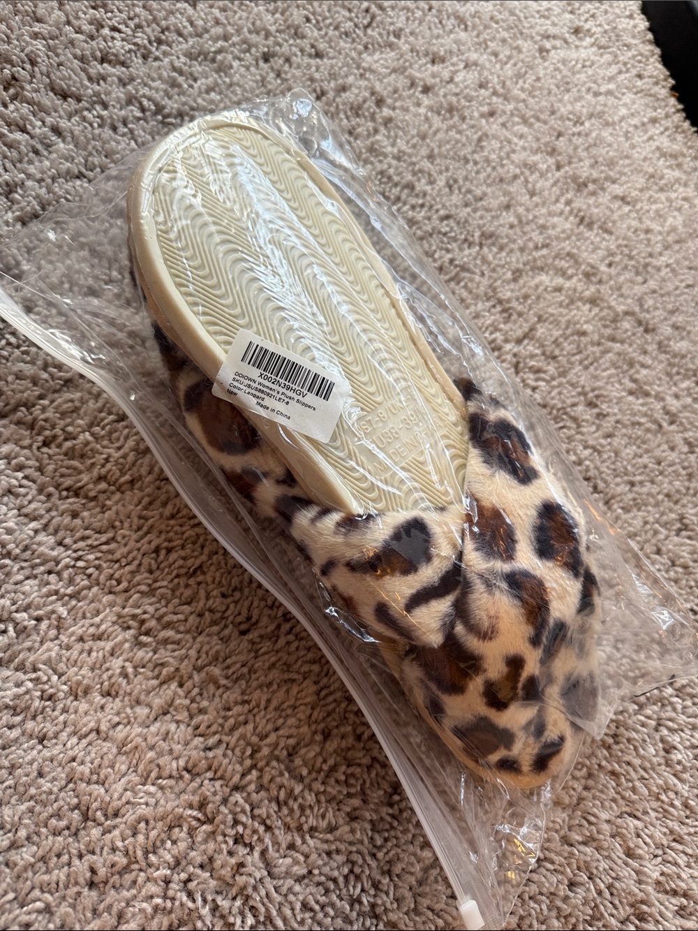 Leopard Print Women's Plush Slip-On Flats - Leopard